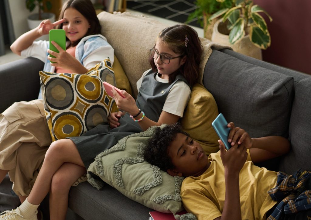 Pantallas en la infancia por qué reducir su uso y cómo el cálculo con ábaco puede marcar la diferencia